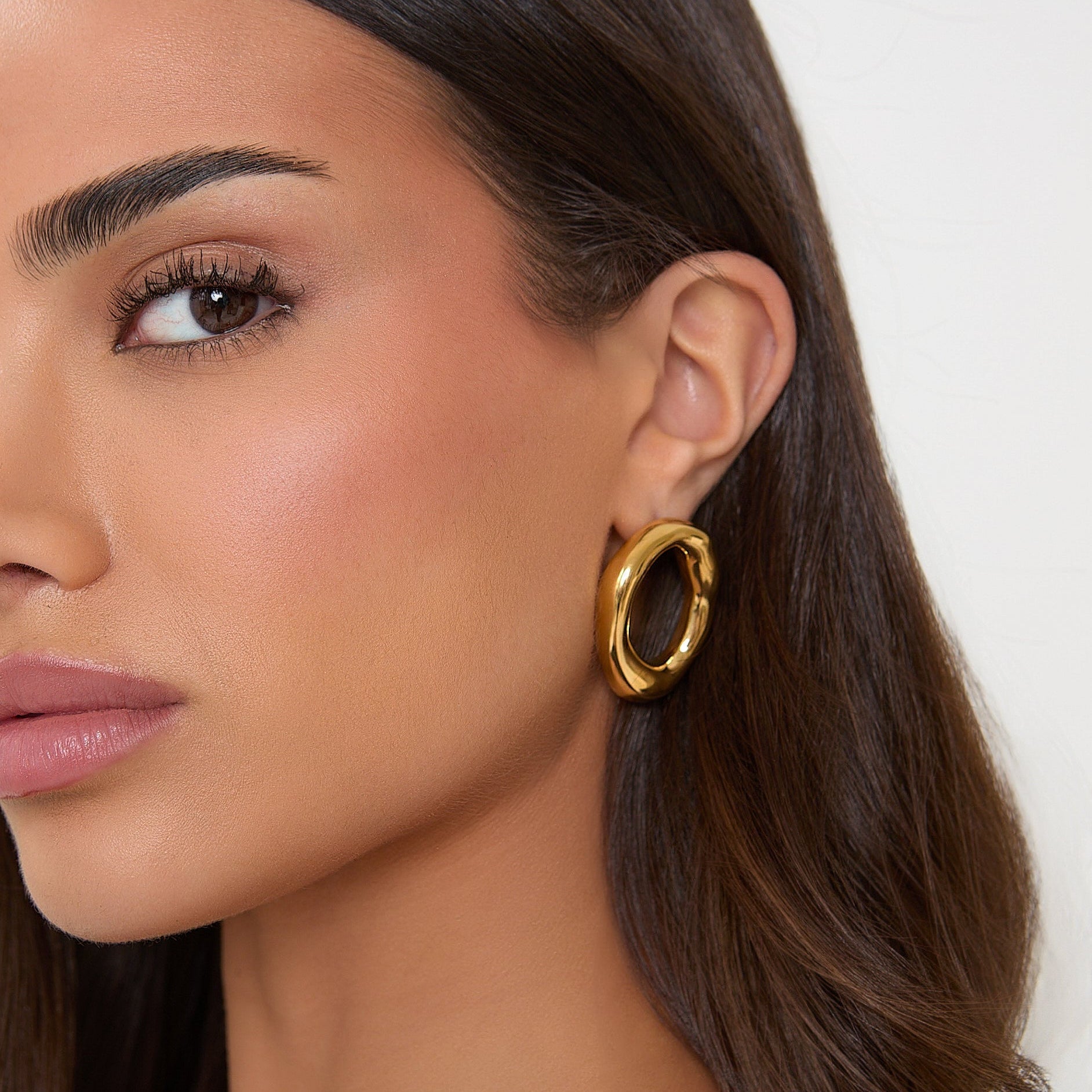 18K GOLD OPEN OVAL EARRINGS